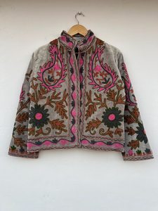 Chaqueta Suzani de Terciopelo Bordada a Mano, Estilo Boho Floral, Abrigo de Invierno con Cuello Alto, Relleno de Algodón Transpirable, Logotipo Frontal - Product Image 5