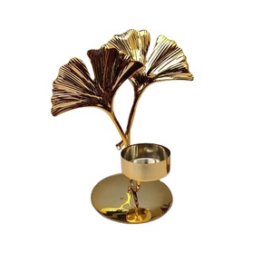 Portavelas de hoja de Ginkgo de aluminio dorado, soporte de candelita de Metal decorativo, candelabro elegante, pieza de acento de decoración moderna para el hogar - Product Image 1