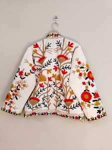 Veste Suzani en coton TNT faite à la main pour femmes, tenue artistique de festival avec broderie ethnique, manteau d'hiver pour style bohème - Product Image 5