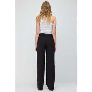 Pantalones Deportivos Negros de Pierna Ancha - Product Image 5