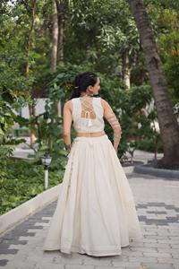 Navratri Especial Kora Algodón Con Atractivo Kutchi Gamthi Trabajo Lehenga Choli Fabricante De Surat A Precio Mayorista - Product Image 6