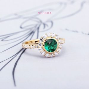 Esmeralda cultivada en laboratorio de corte redondo, anillo de compromiso de oro amarillo sólido de 14 quilates, anillo de Halo de forma redonda, reemplazo de piedras preciosas disponible - Product Image 5