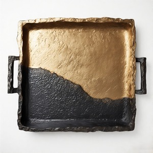 VogueHost Plateau avec Finition Métallique Poignée Sculptée Extrémités Texture Lisse et Look Antique pour Luxe Table Setups - Product Image 6