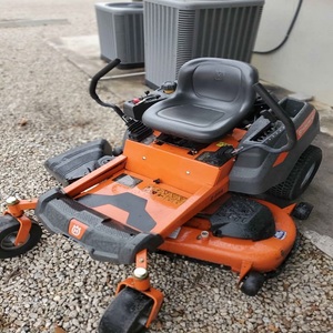 Tondeuse Husqvarna Z254 Zero-Turn de qualité supérieure, durable et facile à utiliser, livraison rapide garantie - Product Image 1