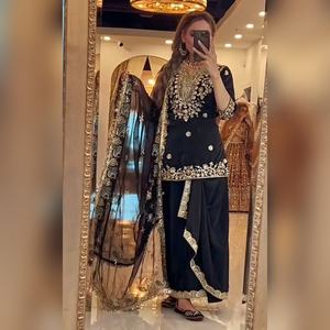 Ensemble exclusif haut en georgette avec broderie lourde et jupe avec dupatta pour sortie décontractée, livraison mondiale - Product Image 5