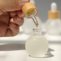 Flacon compte-gouttes sphérique de 20ml 30ml 50ml avec couvercle en bambou fond rond et épais petit flacon de voyage à ampoule pour huile essentielle