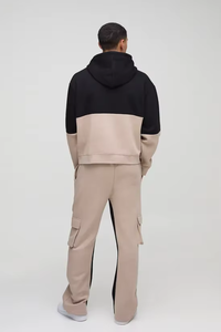 Venta caliente Color Block Hoodie para hombres OEM Custom Streetwear Pullover Sudadera con capucha Elegante negro y Beige Two-Tone Fleece - Product Image 4