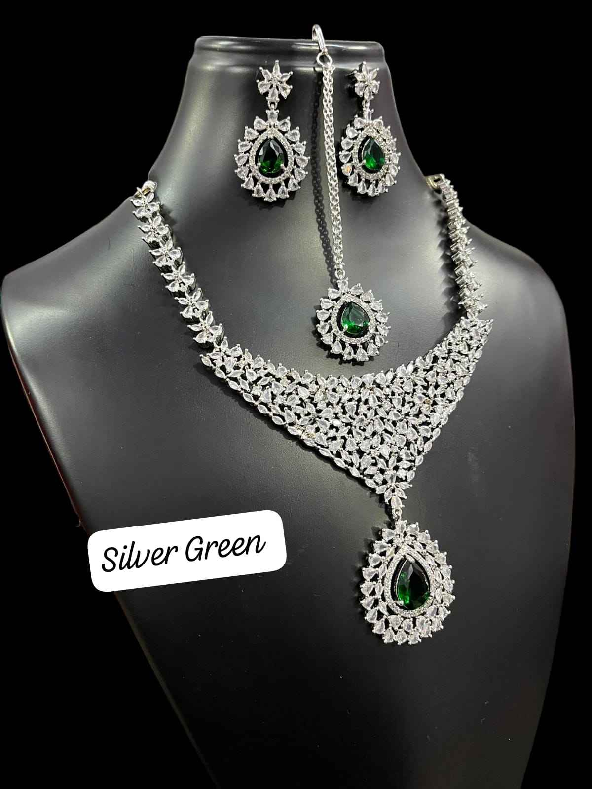 สีเขียวเงิน