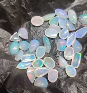 Opale éthiopienne naturelle de forme libre de haute qualité 5-15mm environ finition polonaise à la main sculpture de pierres précieuses pour de merveilleux bijoux - Product Image 1