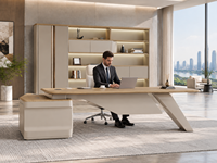Bureau de direction en forme de L, bureau d'angle moderne avec ports d'alimentation escamotables, meuble de rangement beige, plateau en bois clair