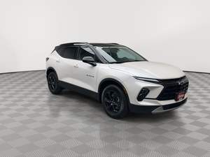 Chevrolet Blazer 2021 d'occasion avec sièges en cuir à toit ouvrant panoramique, direction gauche soigneusement utilisée - Product Image 5