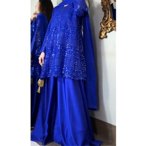 Ssumaira présente une chemise courte en chiffon brodé de qualité supérieure avec un salwar kameez pakistanais indien pour femmes, style Anarkali en soie. - Product Image 2