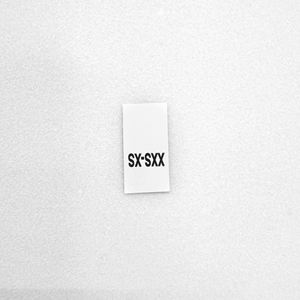 Étiquettes tissées à pli central durables avec logo personnalisé et étiquette de taille pour vêtements et vêtements - Product Image 2