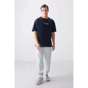 เสื้อยืดแขนสั้นพิมพ์ลายทรงโอเวอร์ไซส์เนื้อผ้าฝ้าย 100% สีน้ำเงินกรมท่าสำหรับผู้ชาย ยี่ห้อ Air Jones เหมาะสำหรับใส่ลำลอง - Product Image 4