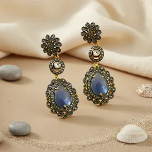 Espléndidos Pendientes de Zafiro Chapados en Oro para Mujer, Joyería de Moda Hecha en India - Product Image 2