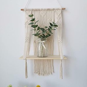 Macramé de algodón bohemio hecho a mano para colgar en la pared estante de madera decorativo interior con colgador de flores para plantas soporte para maceta - Product Image 2