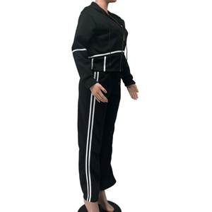 Tenues de sport tendance en deux pièces pour femme, haut court et pantalon assorti, en polyester et élasthanne respirant, à manches longues et broderies, longueur genou - Product Image 3