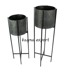 Macetero de metal chapado en oro hecho a mano con soporte para decoración de hogar y jardín - Product Image 5