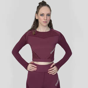 Haut court en spandex ultra-sans coutures pour femme, col rond, couleur bordeaux, logo imprimé sur le devant, respirant, léger, manches courtes - Product Image 3