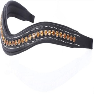 Banda de cuero acolchada para la frente de caballo con forma de onda profunda y diseño personalizado con cadena de cristal dorado de una sola fila con incrustaciones de canal vacío - Product Image 2