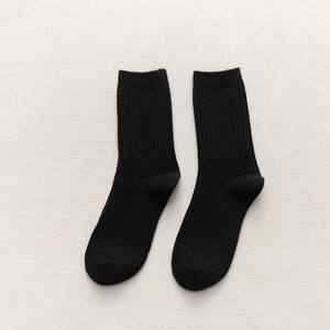 Chaussettes d'hiver en cachemire personnalisées Chaussettes épaisses et chaudes Chaussettes d'extérieur en laine mérinos en polyester Chaussettes pour femmes Crew - Product Image 6