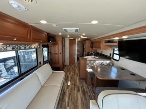 Autocaravana usada WINNEBAGO VISTA 31BE modelo 2017 lista para la venta. - Product Image 4