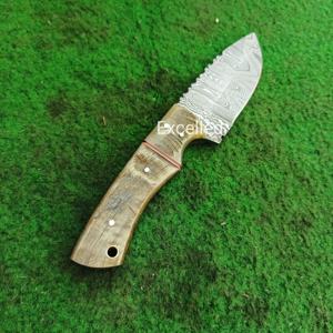 มีดล่าสัตว์เหล็กดามัสกัสทำด้วยมือพร้อมด้ามเขาแกะถือมีดใบมีดแบบคงที่ทุกวันโดยใช้ปลอกหนัง - Product Image 4