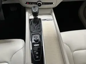 VOLVO XC60 T5 MOMENTUM 2018 D'OCCASION CÔTÉ GAUCHE/DROIT - Product Image 4