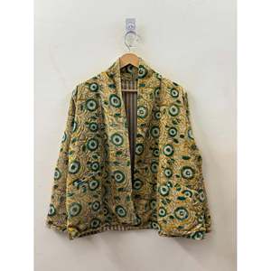 เสื้อแจ็คเก็ตคอร์ดูรอยปักลายดอกดาวเรืองสีเหลืองทองประดับมรกตสำหรับสุภาพสตรี คอลเลคชั่นฤดูใบไม้ร่วง สไตล์เสื้อคลุม - Product Image 3