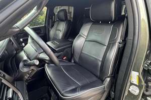 2023 2500 Power AWD Bajo Kilometraje Turbo Cuero Transmisión Automática Volante a la Izquierda Color Oscuro Gasolina - Product Image 5