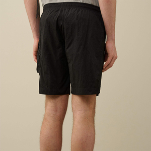 กางเกงขาสั้นคาร์โก้ผู้ชายผ้าโพลีเอสเตอร์สีดำแนวสตรีทแข็งแรงเป็นมิตรกับสิ่งแวดล้อมมีกระเป๋าข้างเอวยางยืดสำหรับใส่ลำลองในฤดูร้อน - Product Image 3