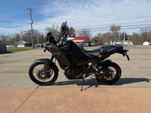 Moto tout-terrain de taille moyenne avec système ABS - Product Image 4