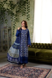 Marca paquistaní 2023 colección de césped de verano trabajo bordado 3 uds vestido informal de mujer traje encaje lentejuelas botón sólido alto - Product Image 4