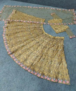 Designer indien exclusif coloré brodé travail manuel Lehenga Choli avec chemisier traditionnel personnalisé vêtements vêtement en gros - Product Image 2