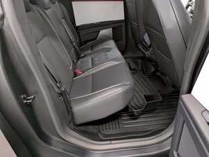 SUV Ultra-Lujo 2024-2025 Automático con Volante a la Izquierda, Neumáticos R18, Portaequipajes de Aluminio, Asientos de Tela - Product Image 2