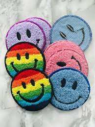 2024 Logo personnalisé presse à chaud Patch chapeau personnalisé patchs en chenille brodés fer à repasser sur visage souriant Patch de broderie - Product Image 4