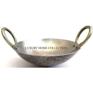 Kadai de metal duradero y resistente al calor hecho de acero inoxidable de alta calidad perfecto para cocinar comidas diversas - Product Image 1