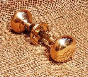 Poignée de porte de placard en pierre polie haute brillance, couleur, forme et taille personnalisées, fabriquée en Inde - Product Image 4