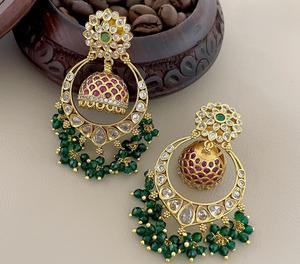 ต่างหูทองชุบคุณภาพดี ดีไซน์แบบดั้งเดิม ประดับเพชรคันดัน สำหรับงานแต่งงานและงานเลี้ยง เหมาะสำหรับผู้หญิงและเด็กผู้หญิง - Product Image 1