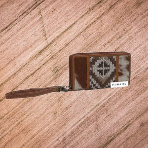 Portefeuille personnalisé en cuir véritable de l'Ouest avec cheveux, fabricant et grossiste de tissus en laine et de motifs de pompons - Product Image 6