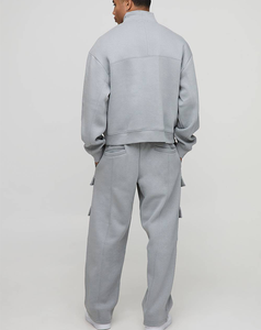 Conjunto de 2 piezas de chándal con cremallera de un cuarto, bordado y estampado en relieve, 100% algodón, esencial, personalizado, con múltiples bolsillos y pantalón cargo de pierna recta. - Product Image 3