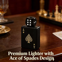 Briquet créatif en forme de carte à jouer avec un design rotatif et une flamme coupe-vent, un excellent cadeau pour un mari ou un ami.