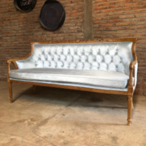 Sofá de Madera de Teca de la Mejor Calidad con Acabado en Cuero Color Plata, Color Teca para Uso en Exteriores, Hoteles o Salas de Estar - Product Image 3
