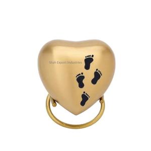 Urne souvenir coeur en laiton or fini avec patte gravée forme de coeur crémation cendres d'animal de compagnie urne fournitures funéraires - Product Image 6