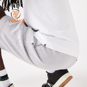 Polo de piqué de algodón elástico beige claro 100% de corte regular con logotipo bordado personalizado de verano al por mayor con botón oculto - Product Image 6