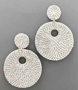 Boucles d'oreilles longues artistiques avec perles et points de couture - Product Image 3