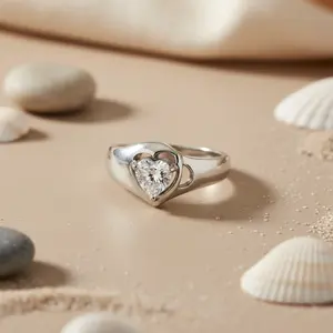 Anillo de Compromiso de Diamantes con Corazón de Plata para Mujer - Product Image 1