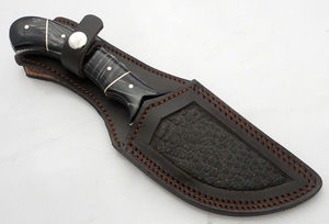 Cadeau de couteau damas personnalisé Couteaux de chasse en acier damas forgés avec manche en corne Cadeau pour lui Cadeau de couteau d'extérieur. - Product Image 5