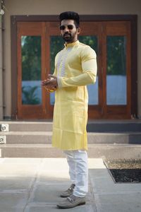 พิเศษสําหรับผู้ชาย EID ออกแบบงานปักผ้าไหม Punjabi Kurta Payjama ในราคาถูกที่สุดในตลาดขายส่ง - Product Image 6