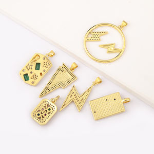 Collar de Joyería Vintage con Colgante de Circonita Cúbica y Cobre Chapado en Oro de 18K, Diseño Geométrico de Rayo Rectangular con Piedras de Colores - Product Image 2